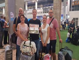 A Thaiföldi Magyar Központ vendégeinek fogadása a reptéren