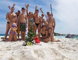 magyar turisták a karácsonyt ünneplik a thaiföldi nyaralás időszakában