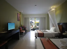 4 csillagos szálloda Phuket szigeten: Medencére nyíló szoba