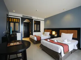 4 csillagos szálloda Phuket szigeten: Superior szoba kilátással a medencére